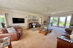 22' Living Room- click for photo gallery
